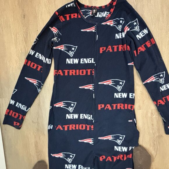 New England Patriots Women's Small Footed Sleeper Pajamas 64" Long NFL Team - Picture 3 of 8